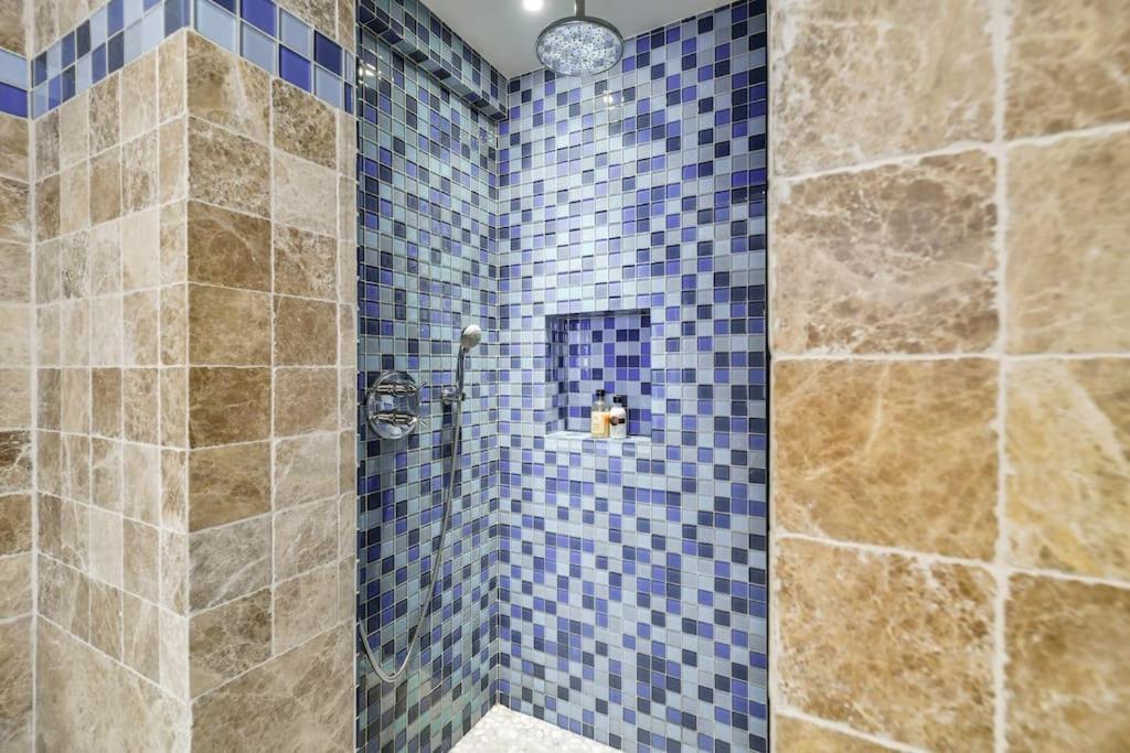 Big Stylish And Modern Apartment In Madrid Centre Buitenkant foto