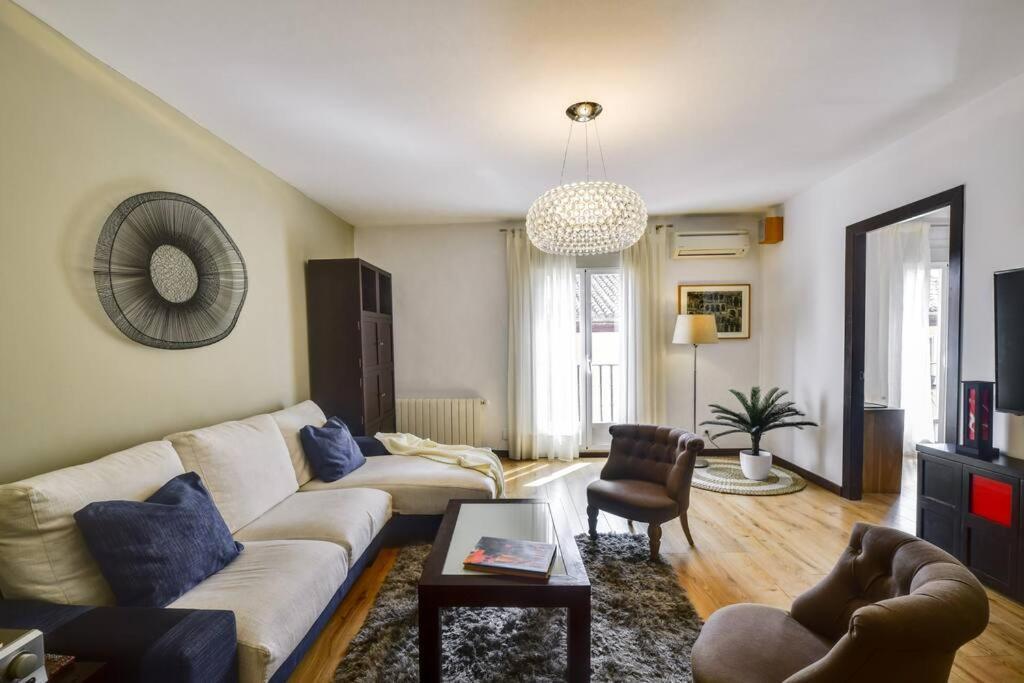 Big Stylish And Modern Apartment In Madrid Centre Buitenkant foto